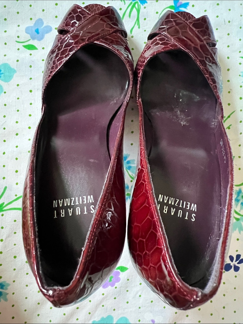 Stuart Weitzman Croc Oxblood Peep Toe Heels - 7.5 - Picture 6 of 13